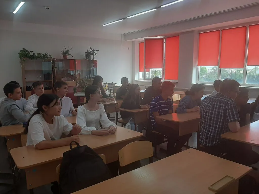Проведены классные часы по правилам дорожного поведения. Среди 5-9 классов. В рамках месячника безопасности.